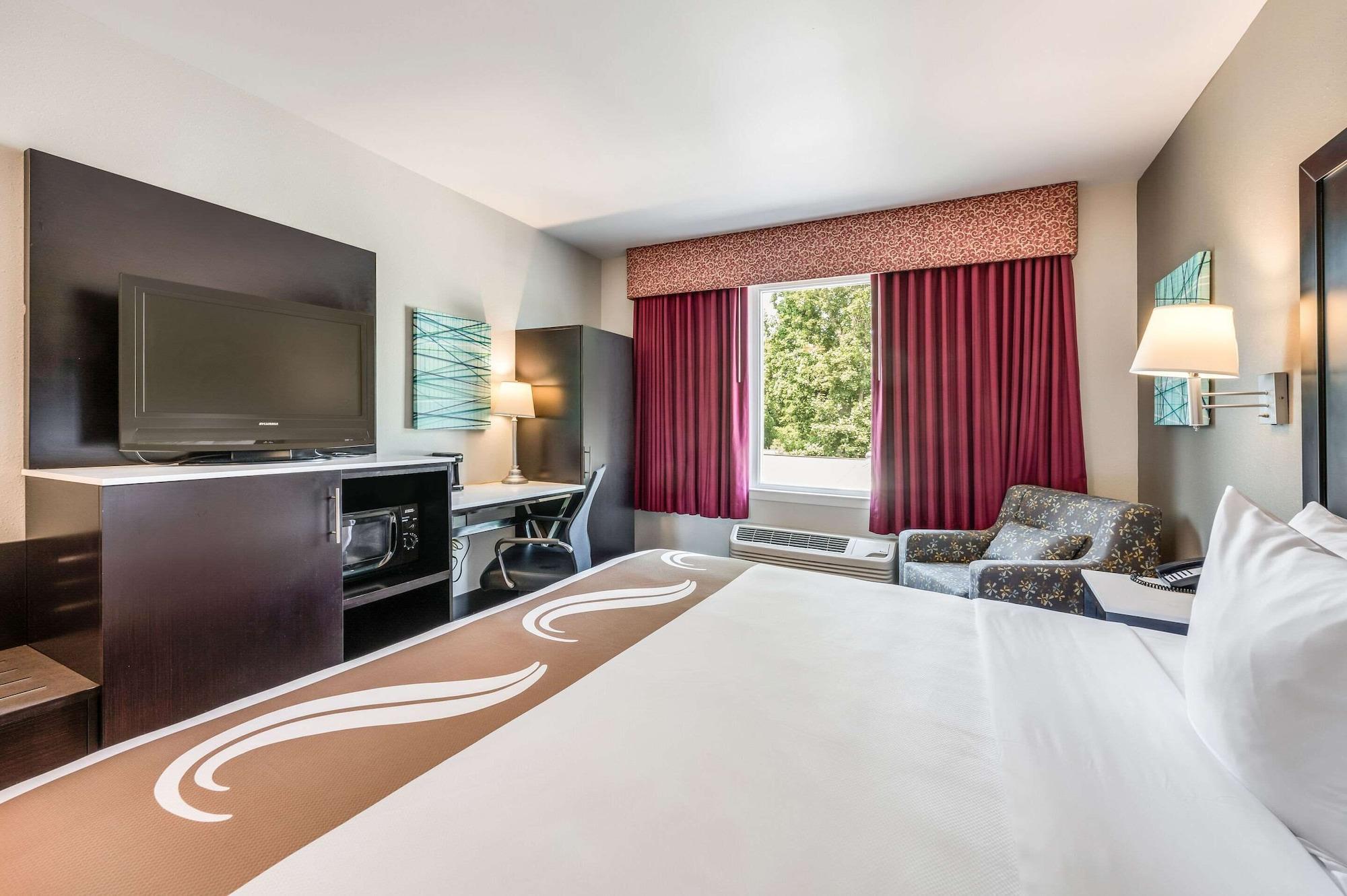 Quality Inn Пъкипсий Екстериор снимка