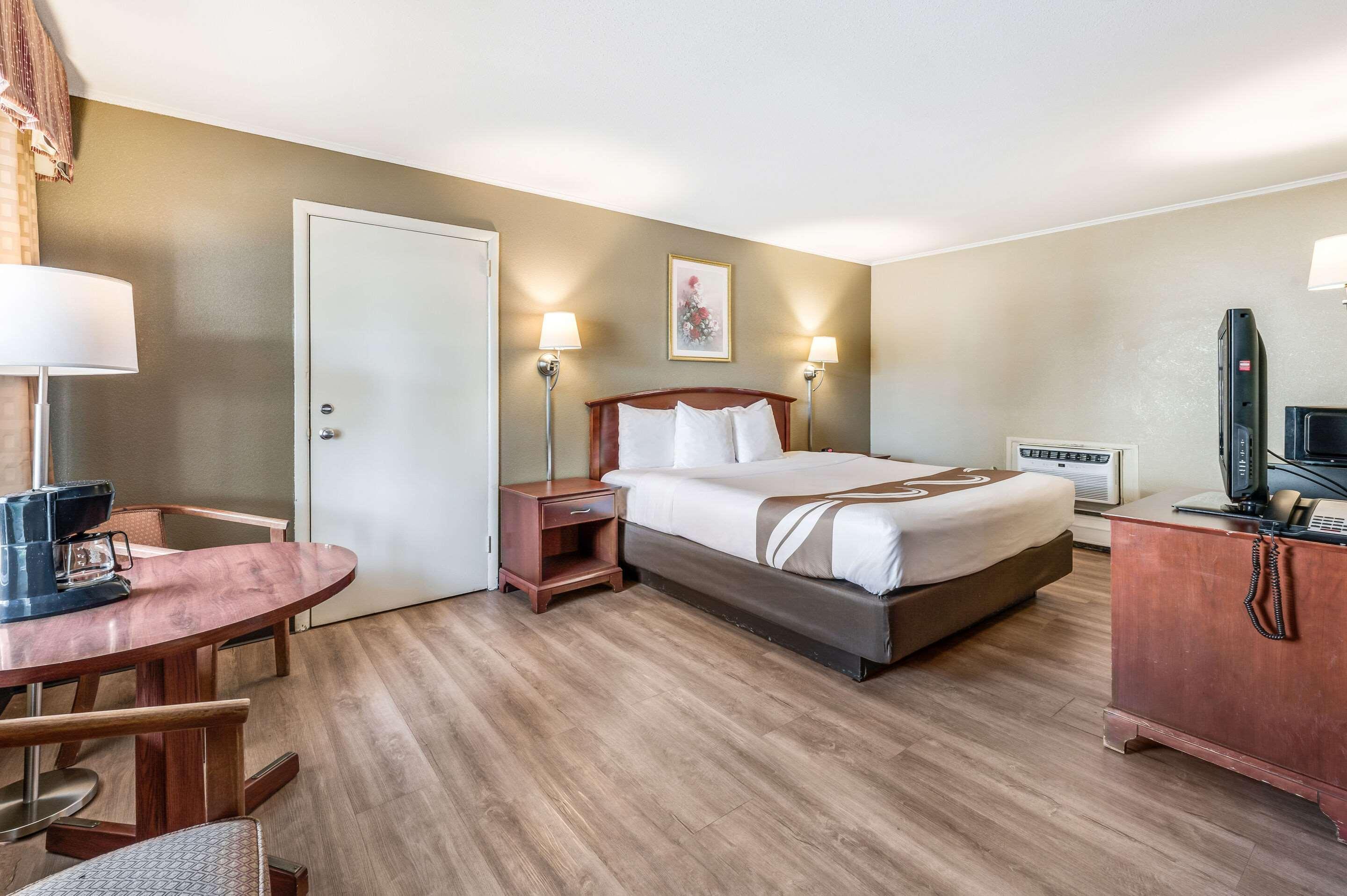 Quality Inn Пъкипсий Екстериор снимка