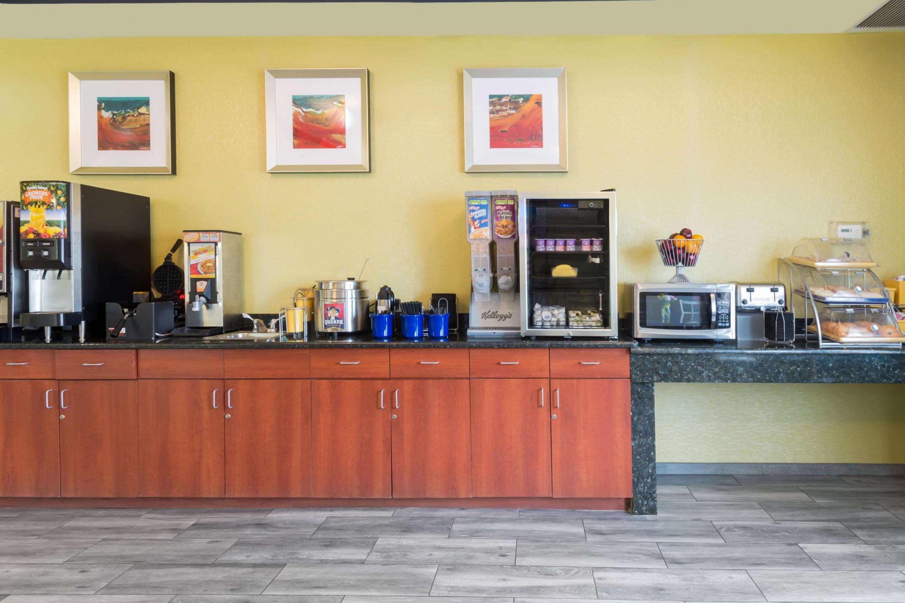 Quality Inn Пъкипсий Екстериор снимка