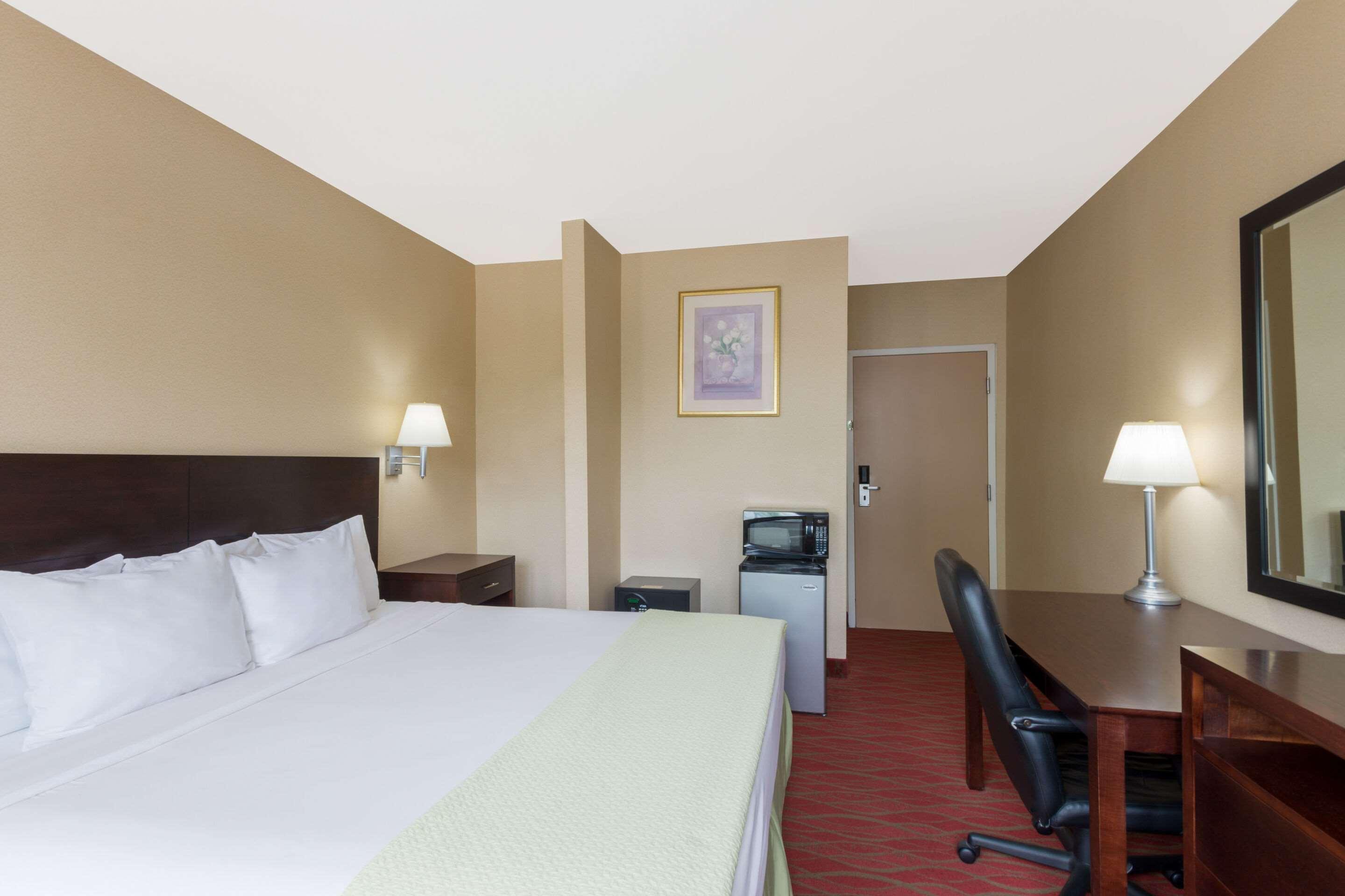Quality Inn Пъкипсий Екстериор снимка