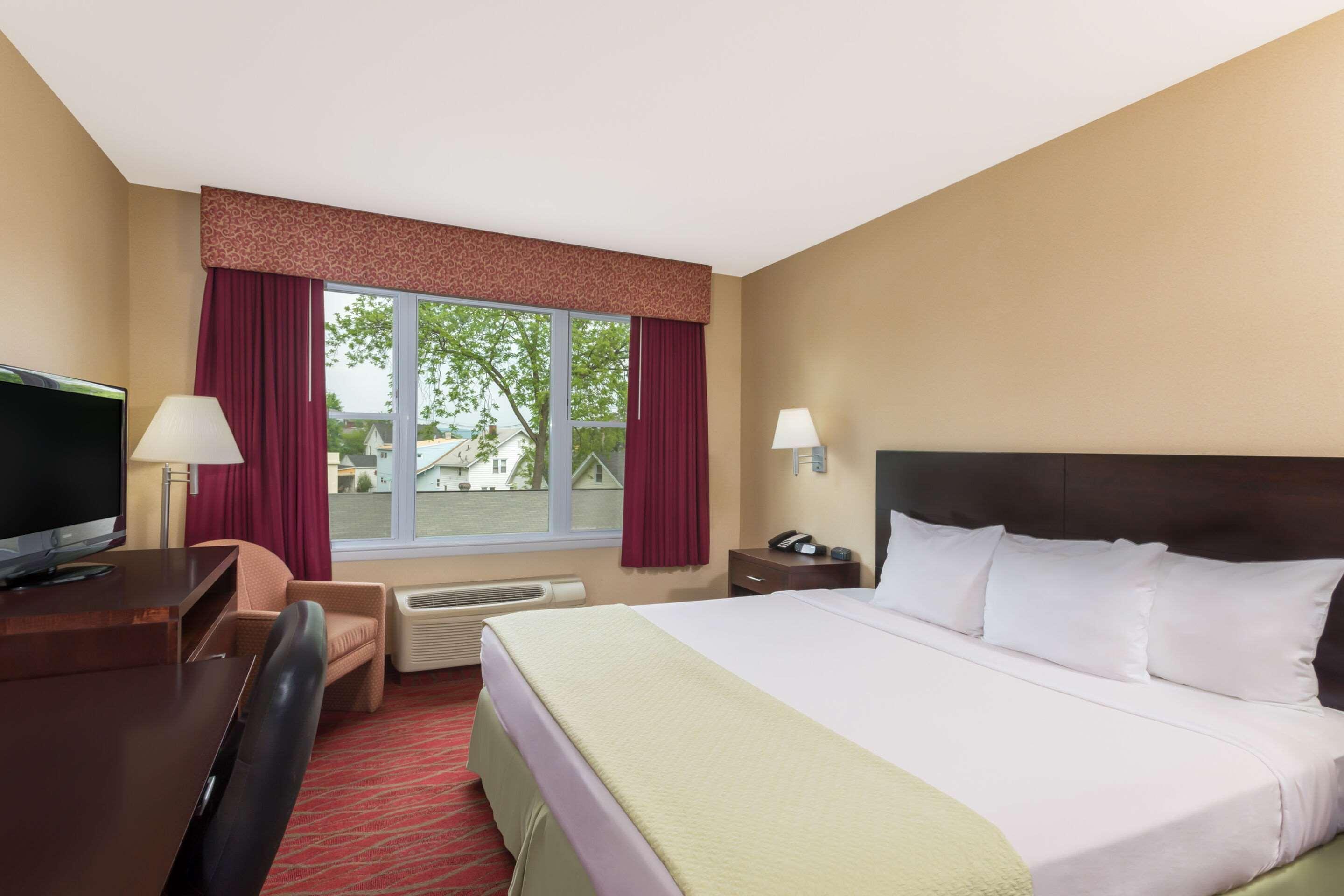Quality Inn Пъкипсий Екстериор снимка