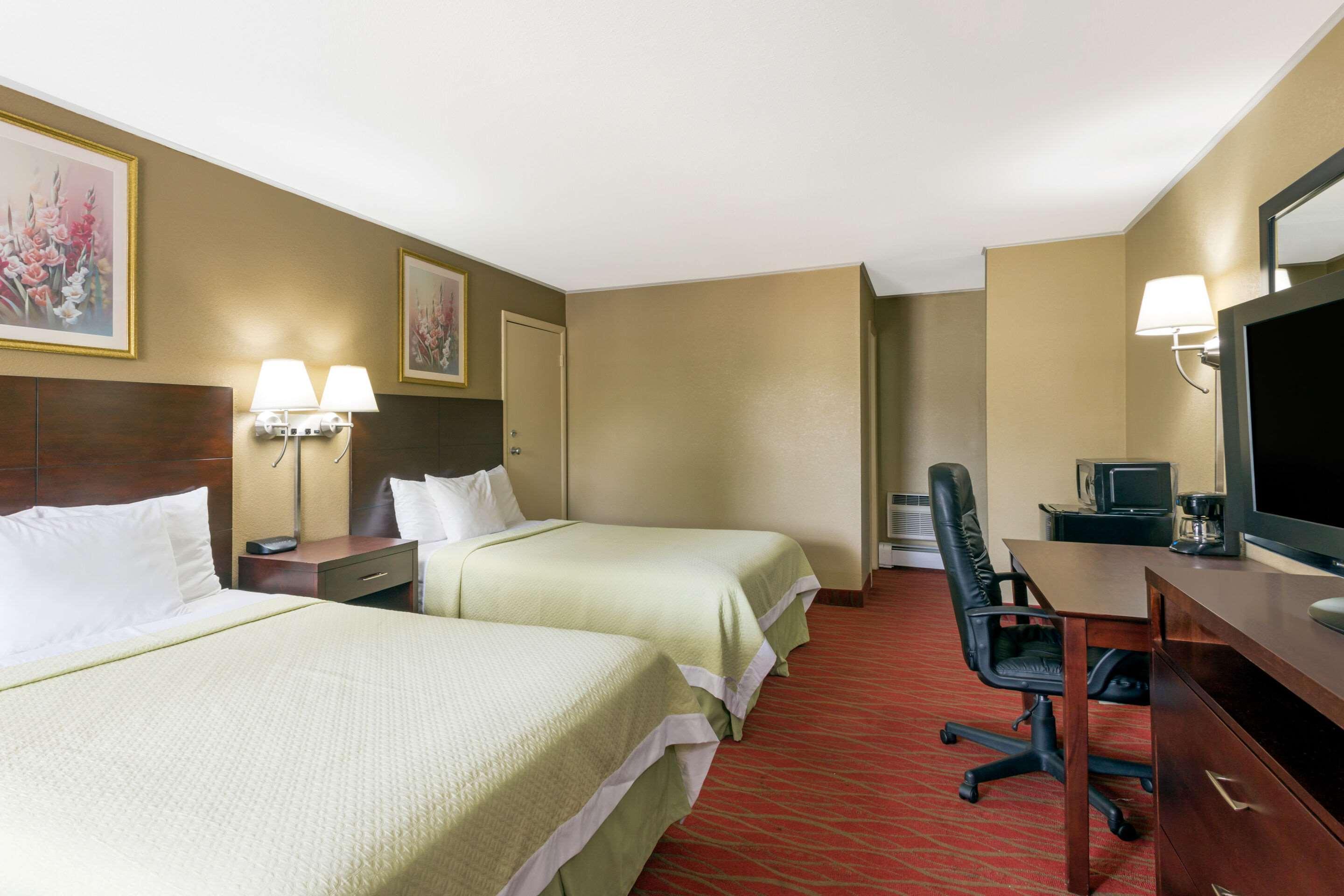 Quality Inn Пъкипсий Екстериор снимка