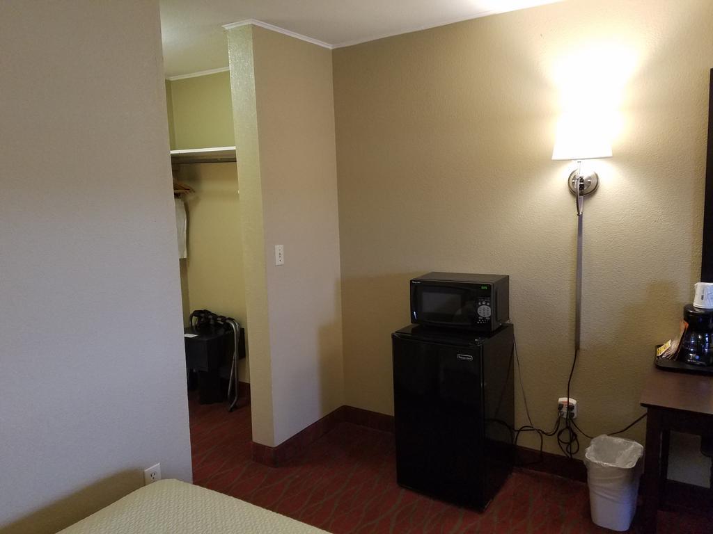 Quality Inn Пъкипсий Екстериор снимка