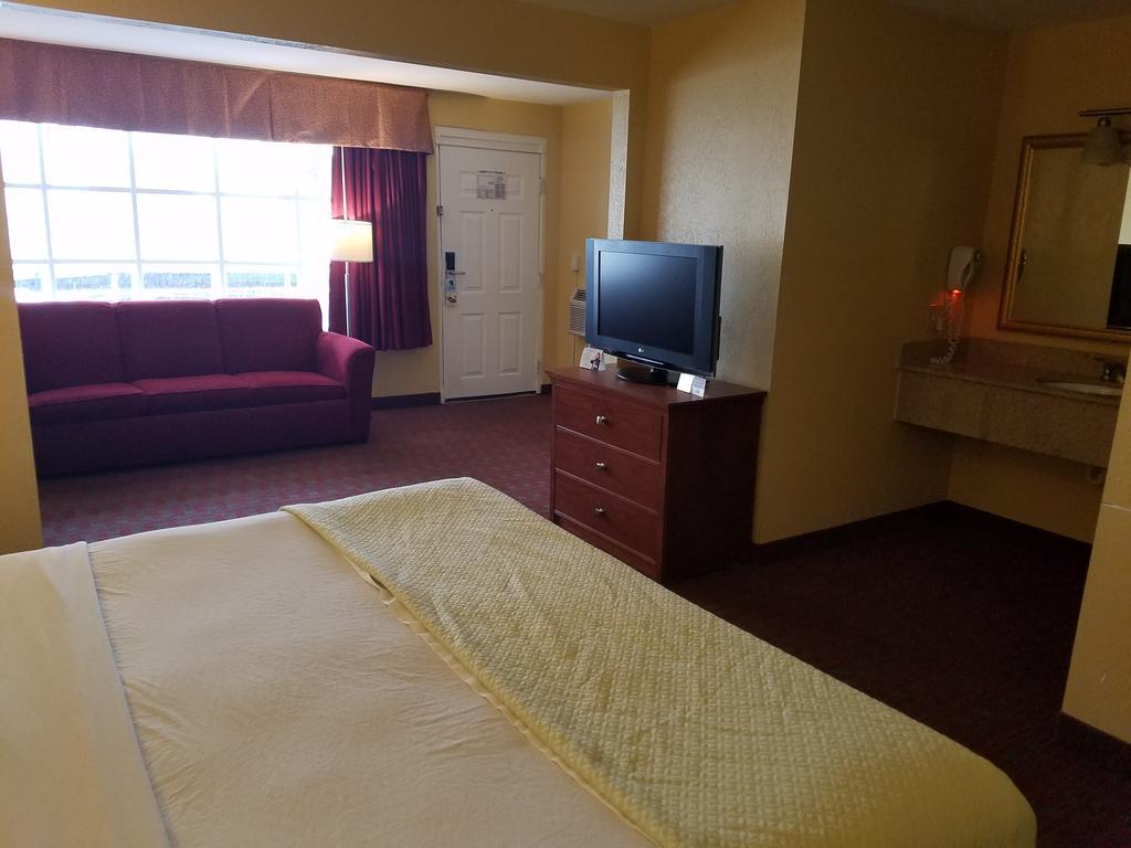 Quality Inn Пъкипсий Екстериор снимка