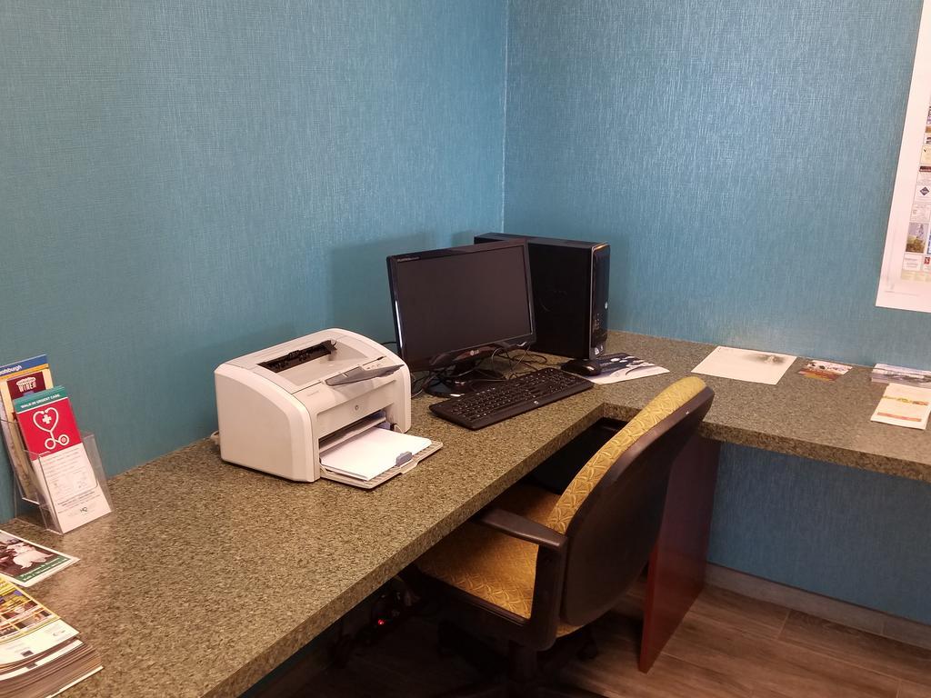Quality Inn Пъкипсий Екстериор снимка