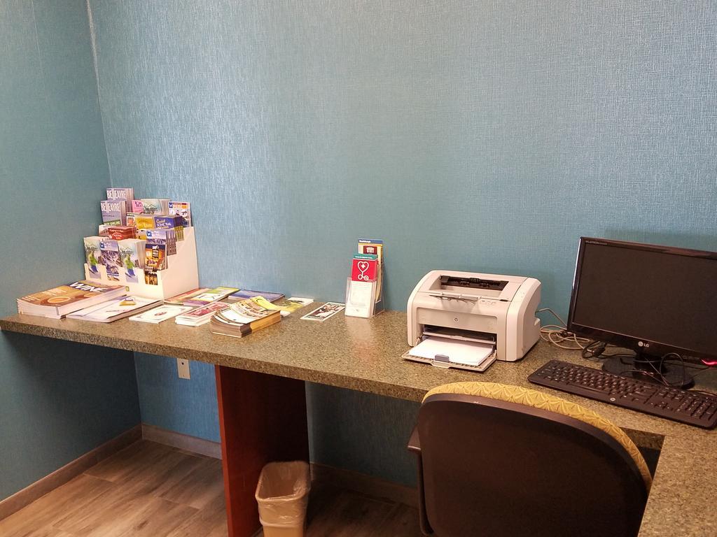Quality Inn Пъкипсий Екстериор снимка