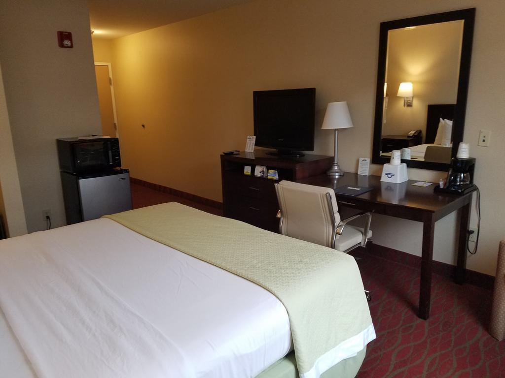 Quality Inn Пъкипсий Екстериор снимка