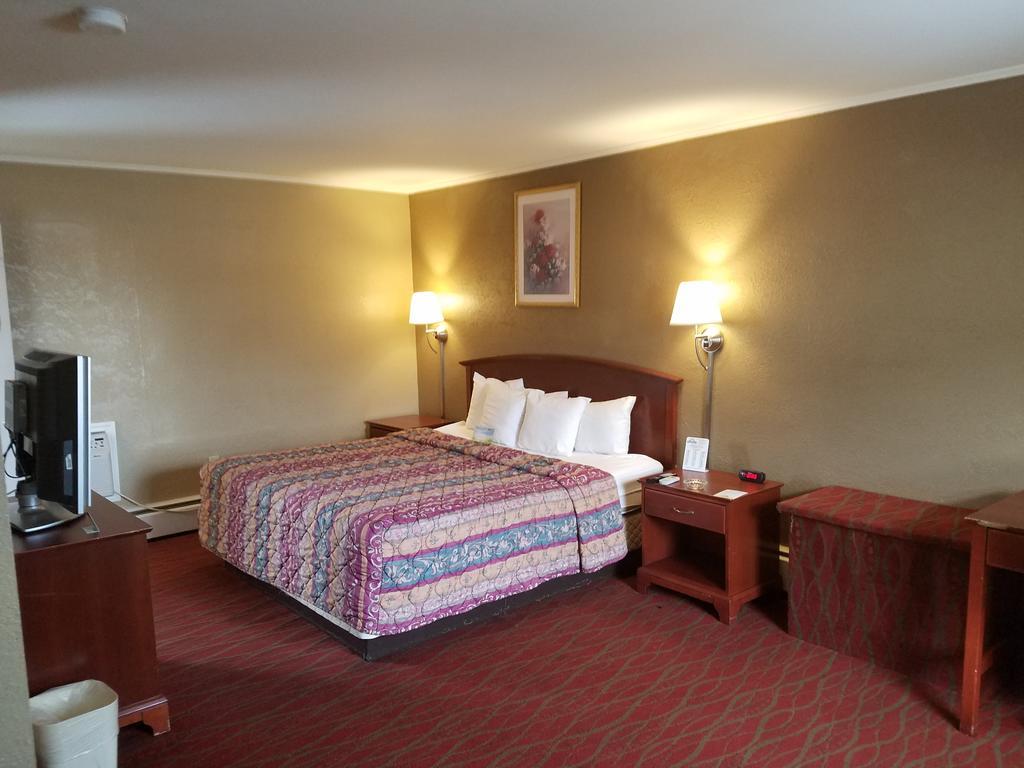 Quality Inn Пъкипсий Екстериор снимка