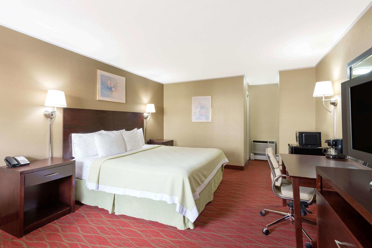 Quality Inn Пъкипсий Екстериор снимка
