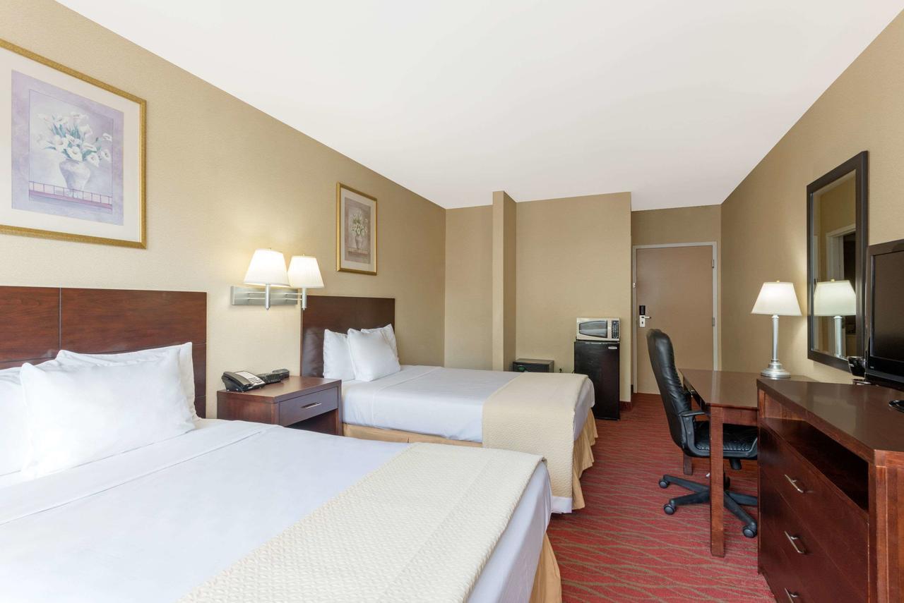 Quality Inn Пъкипсий Екстериор снимка